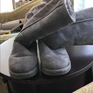 Gray Uggs!!